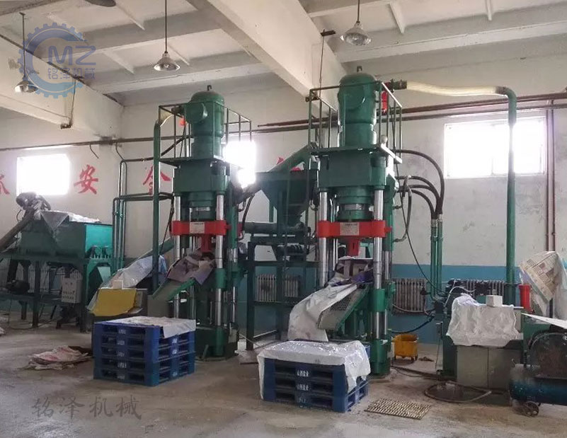 ��p��中盐集团2�?00吨舔盐砖�����备生产现�?